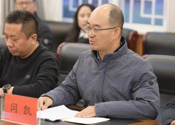 郑州七初党总支副书记、校长闫凯汇报关于博雅教育理念的校本实践